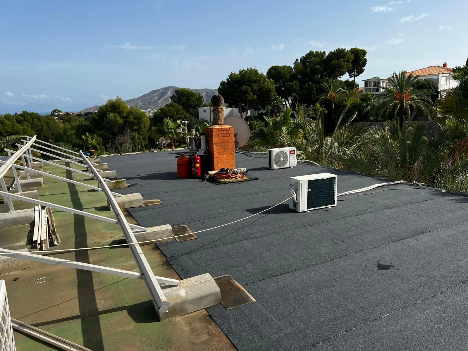 Cubierta con membrana y estructuras — mantenimiento regular