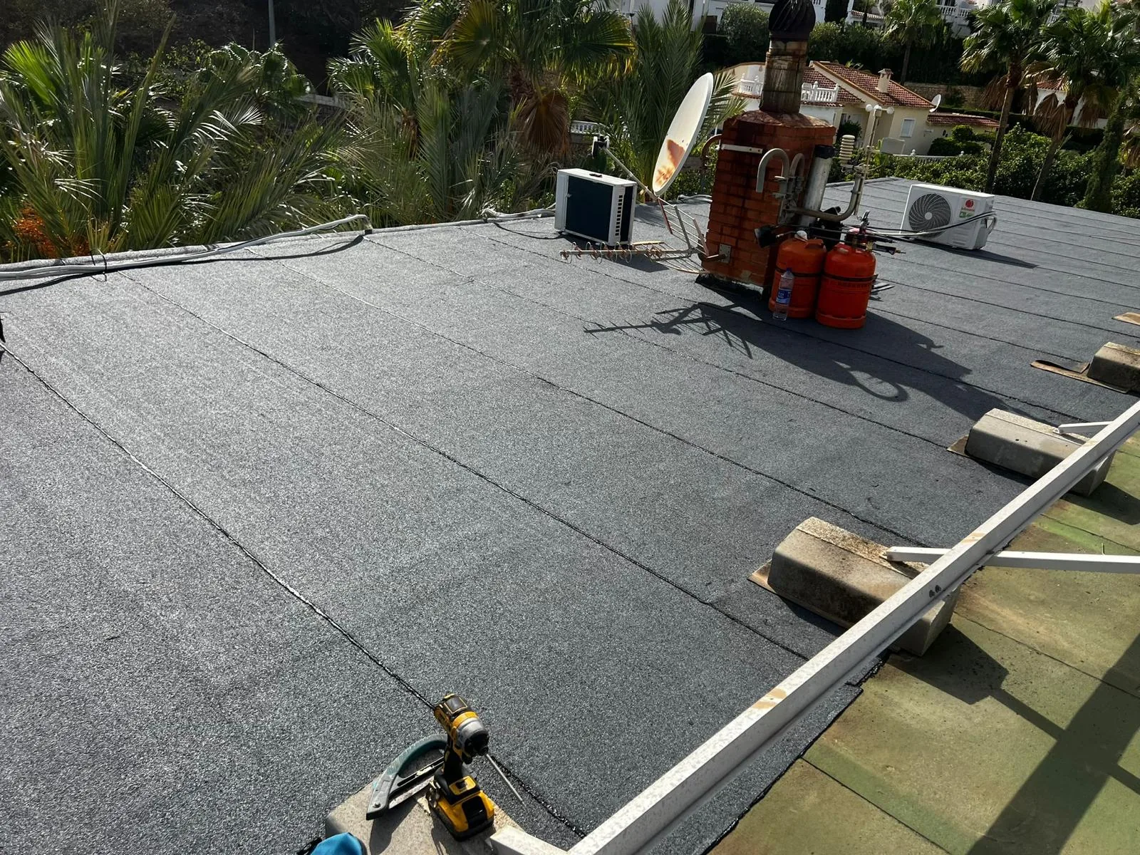 Trabajo en curso: colocación de lámina asfáltica