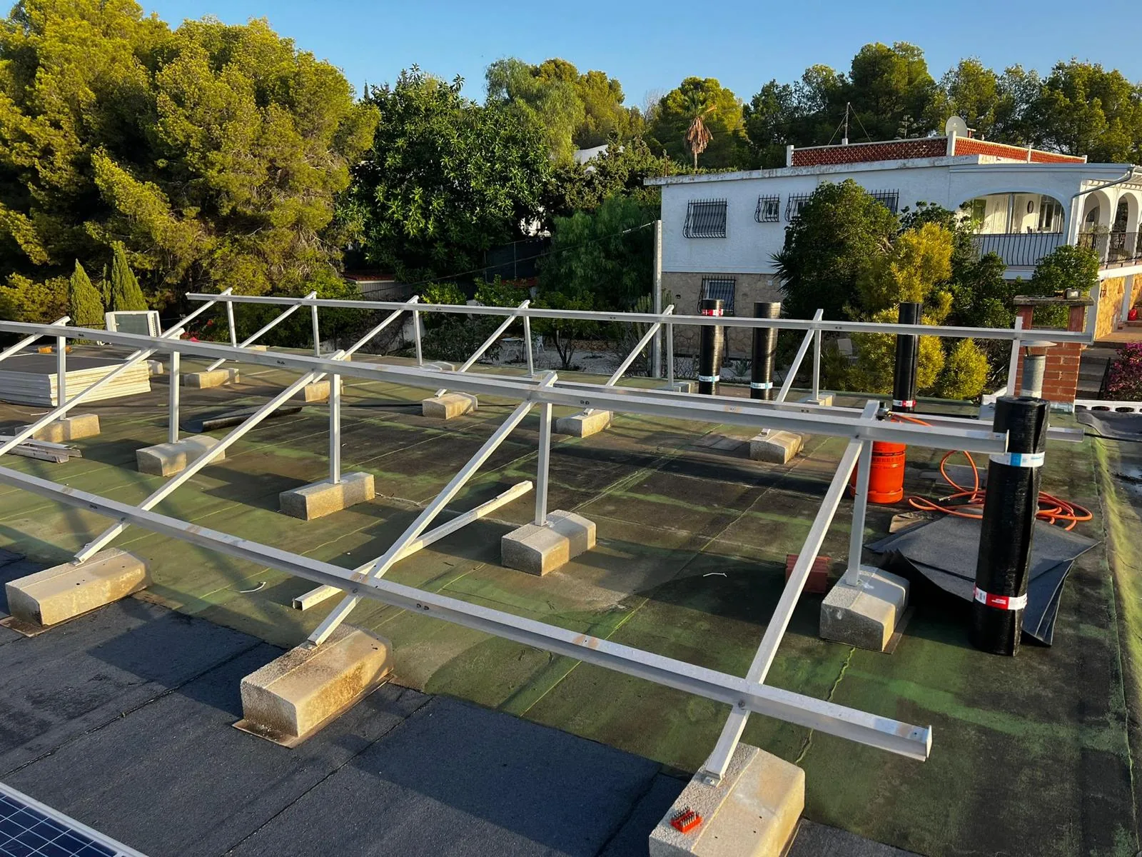 Estructura de soporte para instalaciones en tejado