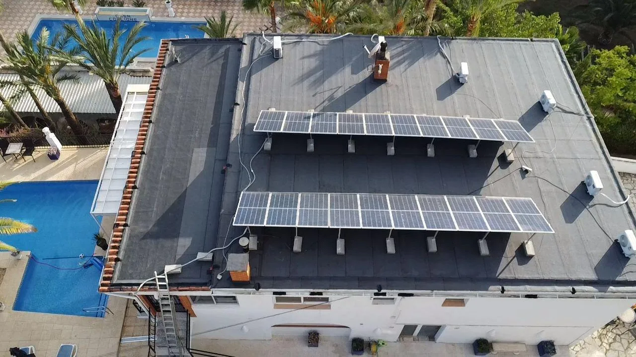 Paneles solares vista aérea — L'Alfàs del Pi