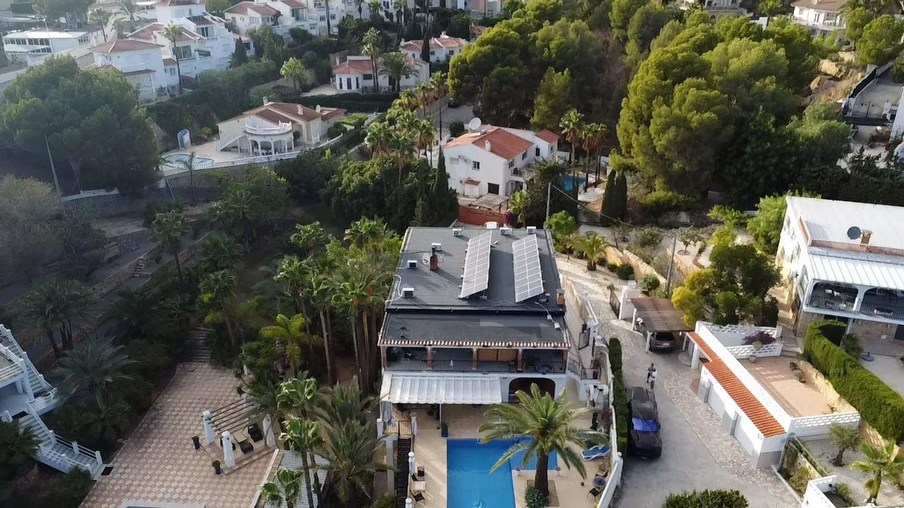 Proyecto completo: cubierta renovada con paneles solares