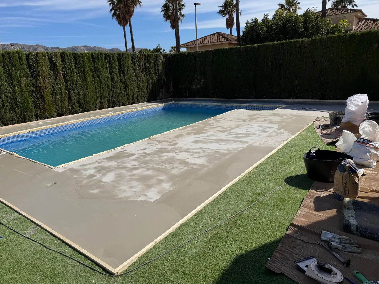 Reforma terraza y zona de piscina